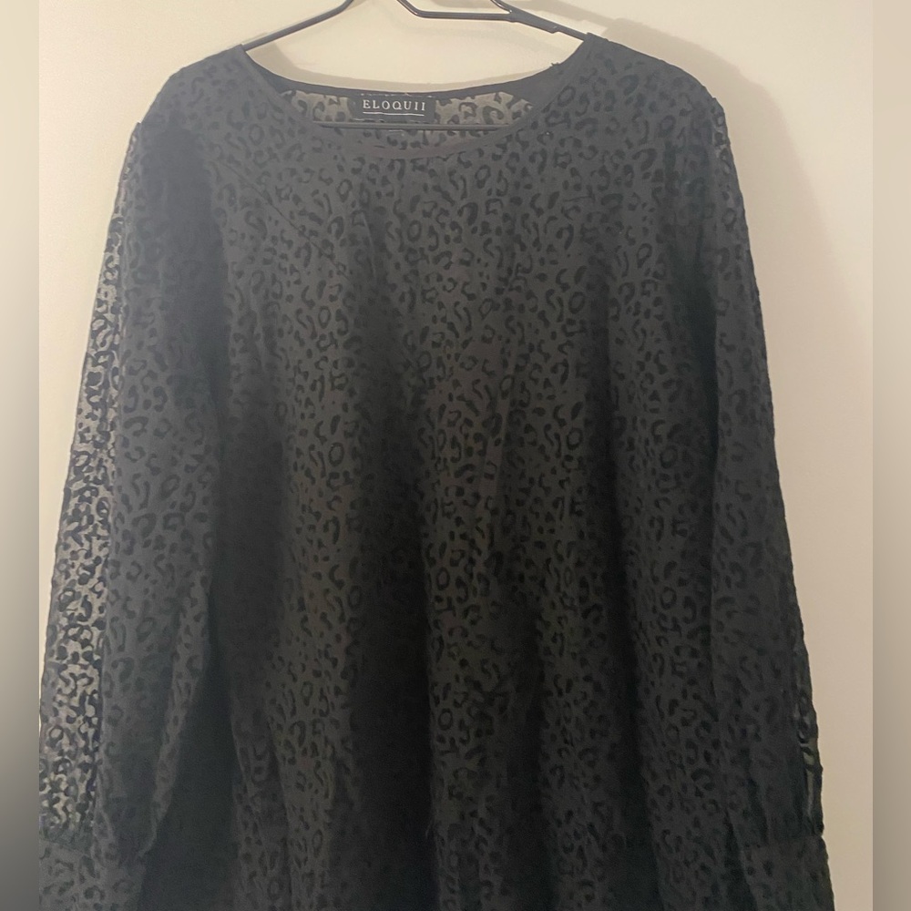 Eloquii size 18 women’s long sleeve top. Black leopard print with velvet details